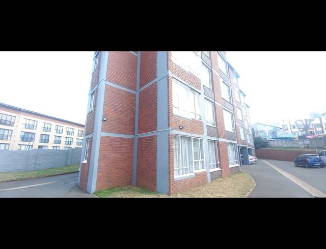 2 BEDROOM FLAT TO LET IN ESSENWOOD